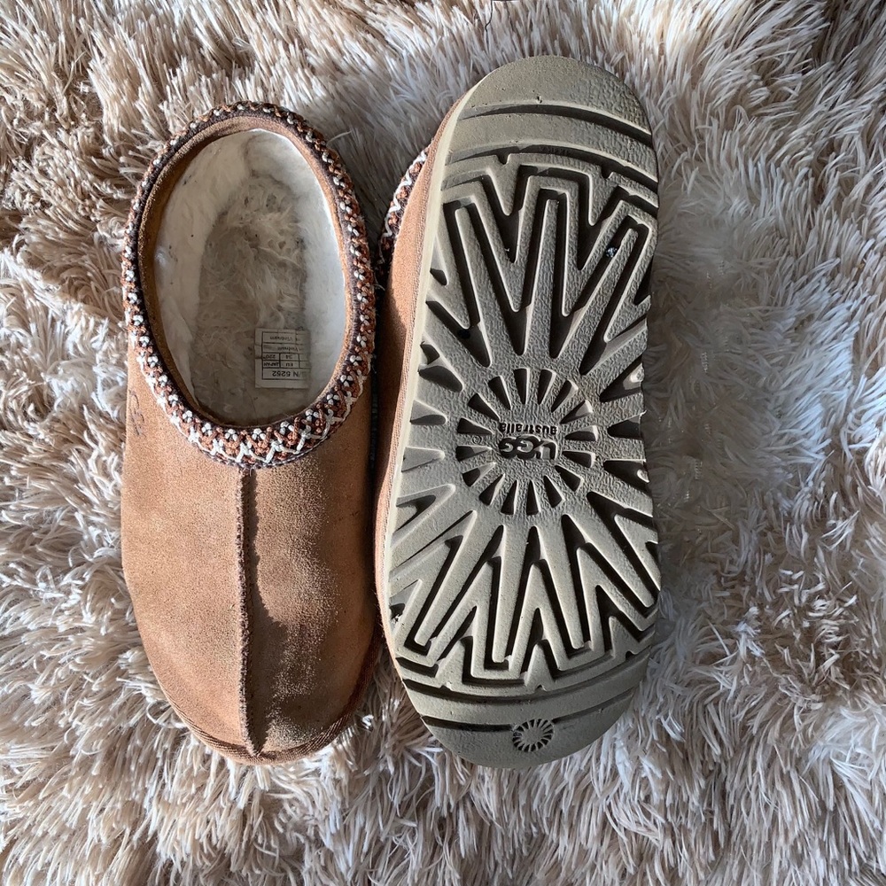 UGG SLIPPERS